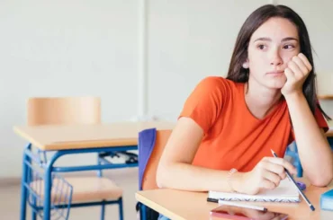 10 Carreras Universitarias PEOR Pagadas en Perú